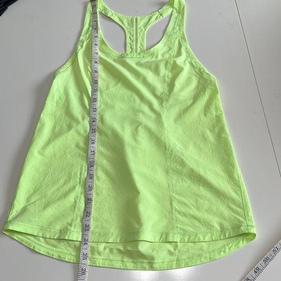 Women’s Lululemon Lightweight Tank Lime Green Size 4 EUC - Picture 9 of 10